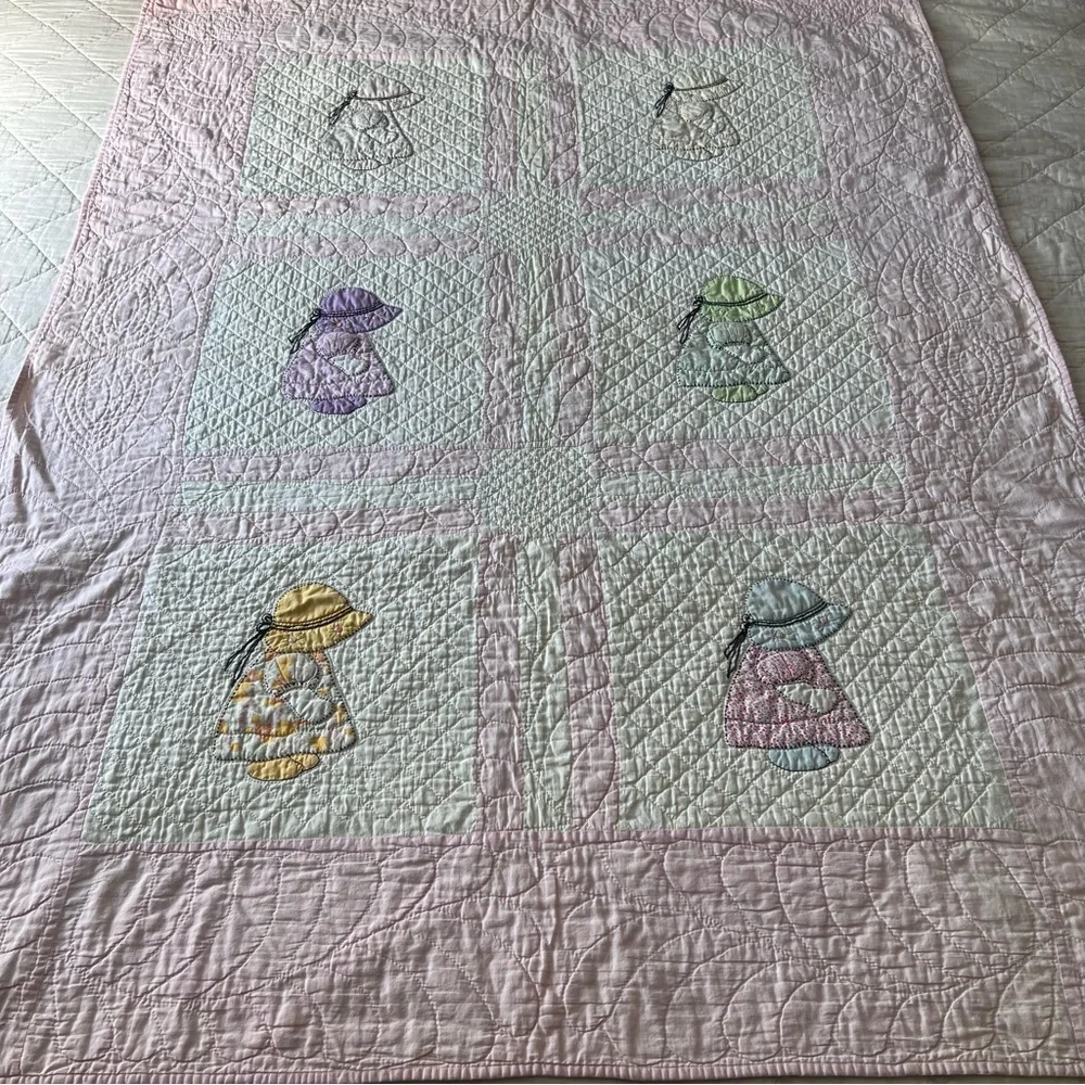 Vintage Sunbonnet Sue Baby Quilt Hand-Quilted – 39” x 51”